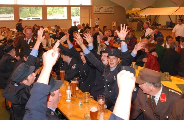 08 ...und dann fehlt nur noch. DIE HAENDE ZUM HIMMEL..jpg